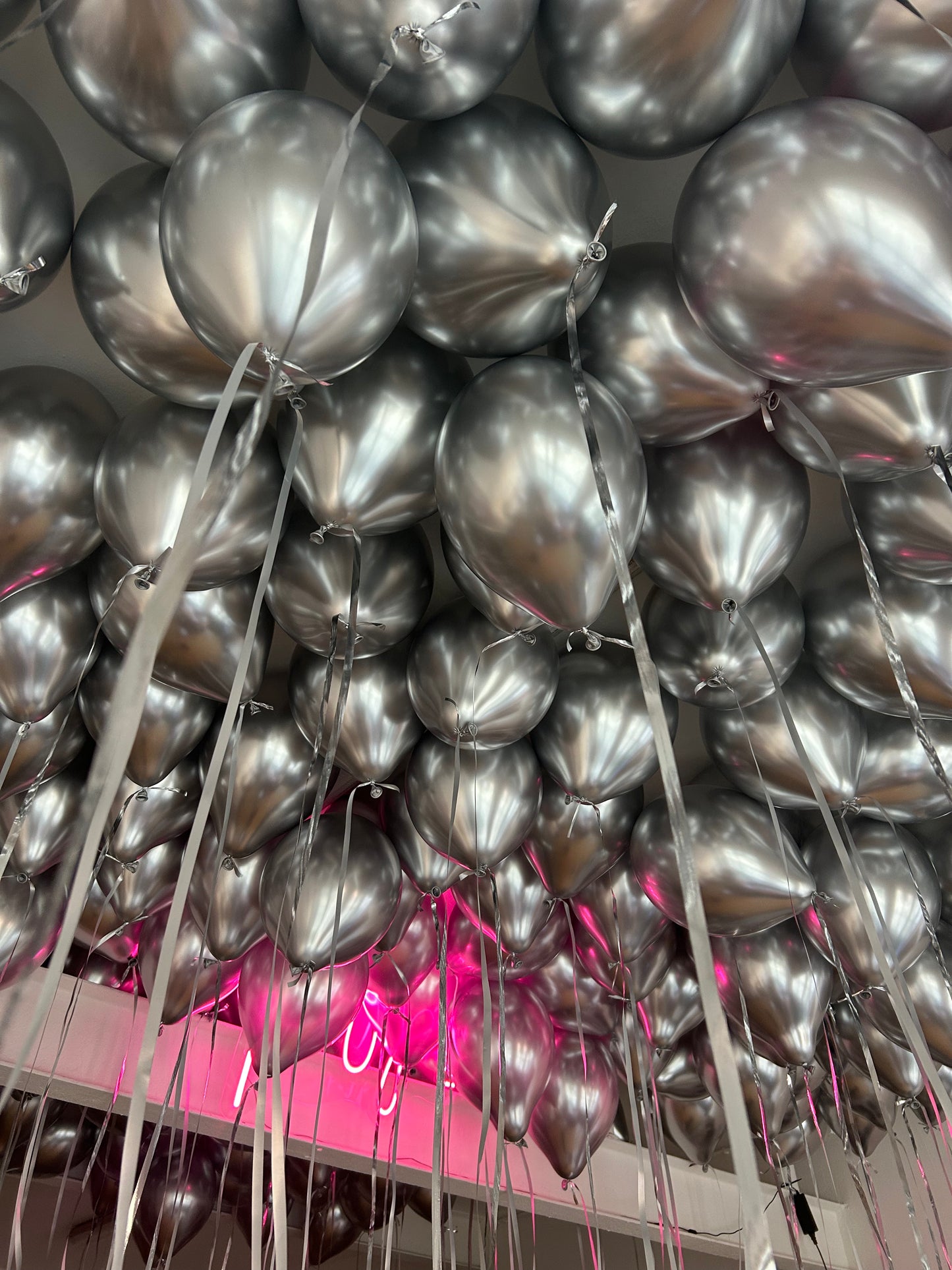 Soffitto di Palloncini in Lattice ad Elio per Eventi Aziendali
