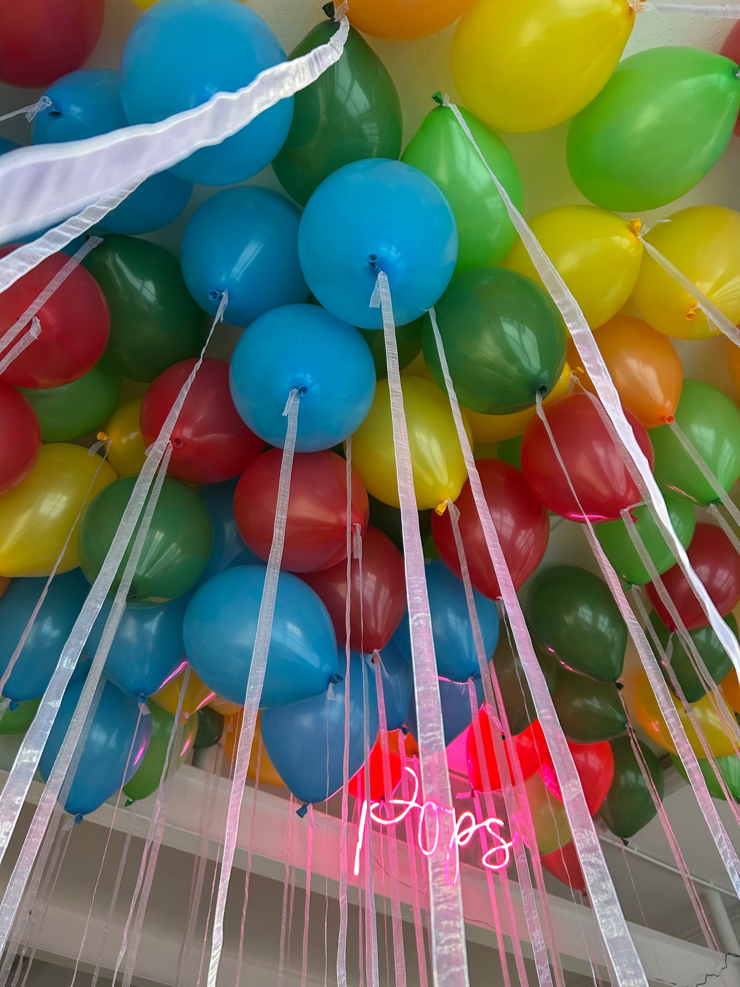 Soffitto di Palloncini in Lattice ad Elio per Eventi Aziendali